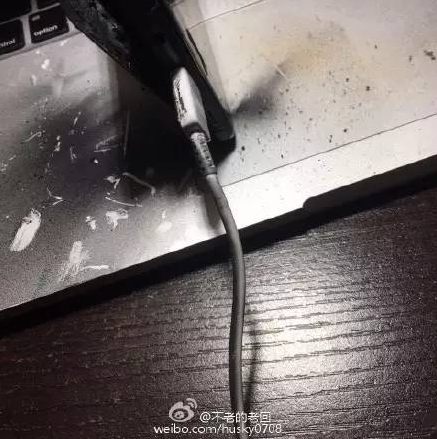 三星Note 7国行版第四炸出现 MacBook都被熏黑了！